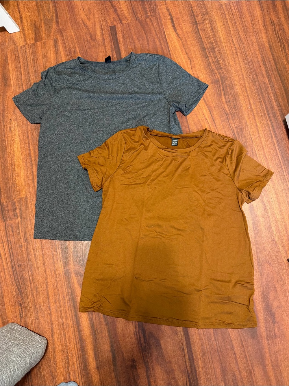 Women’s Short-Sleeve Tee - Charcoal Gray & Rust